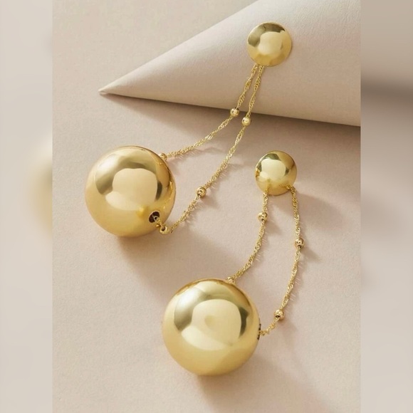 Amaze-Balls! Beautiful Gold Tone Drop Earrings ✨ - Picture 2 of 4